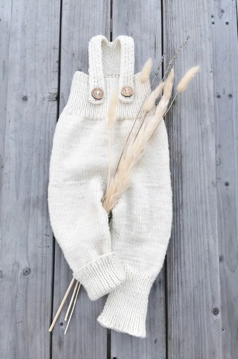 Babyhose mit Trägern - Naturstück